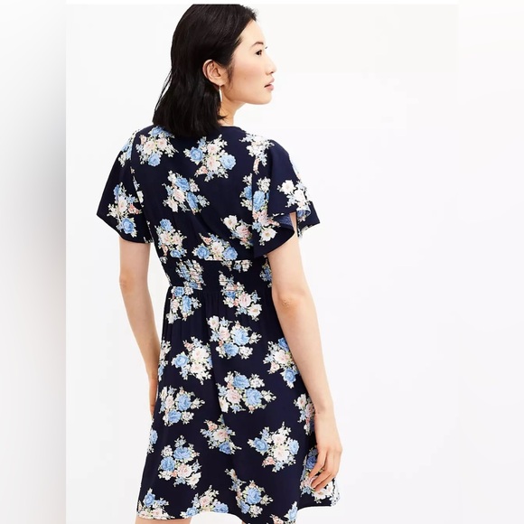 Floral Flutter V-Neck Pocket Dress size 6 - Picture 3 of 4